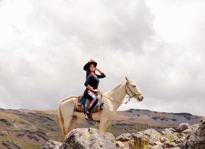 paseo a caballo a al montaña de colores get in peru