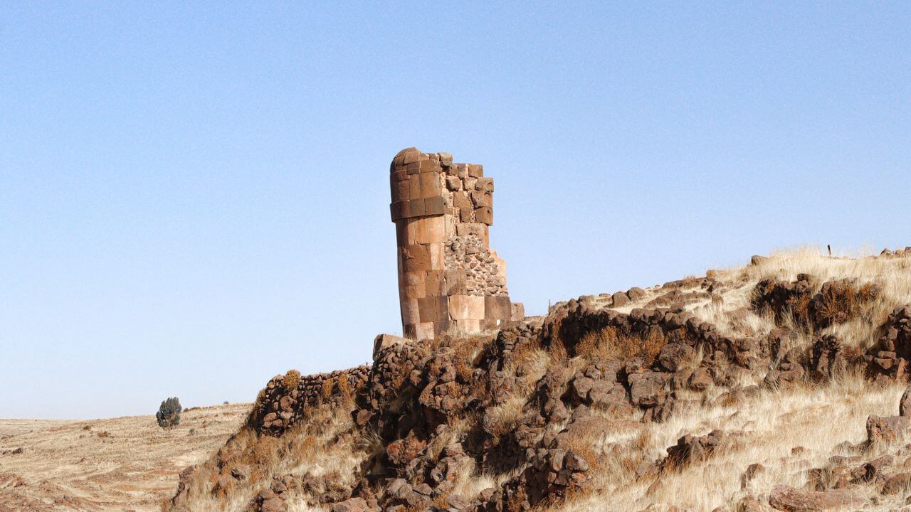 chulpas de sillustani o tumbas de sillustani puno get in peru