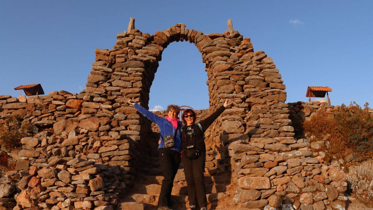 montaña pachatata lago titicaca puno get in peru