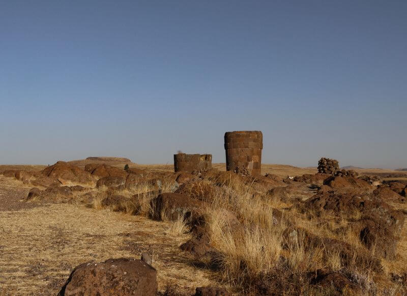tumbas de sillustani torres de piedra get in peru