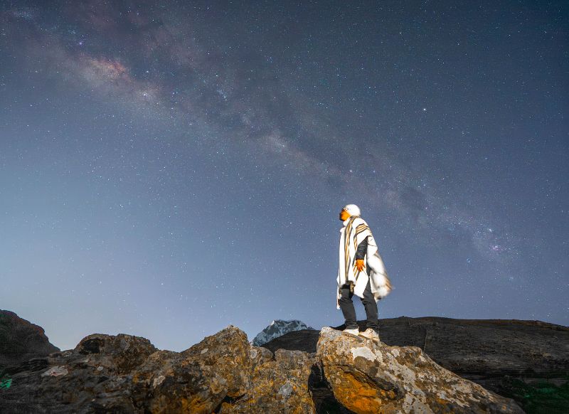 7 Lagunas Ausangate Get in Peru viajero contemplando la Vía Láctea durante la noche