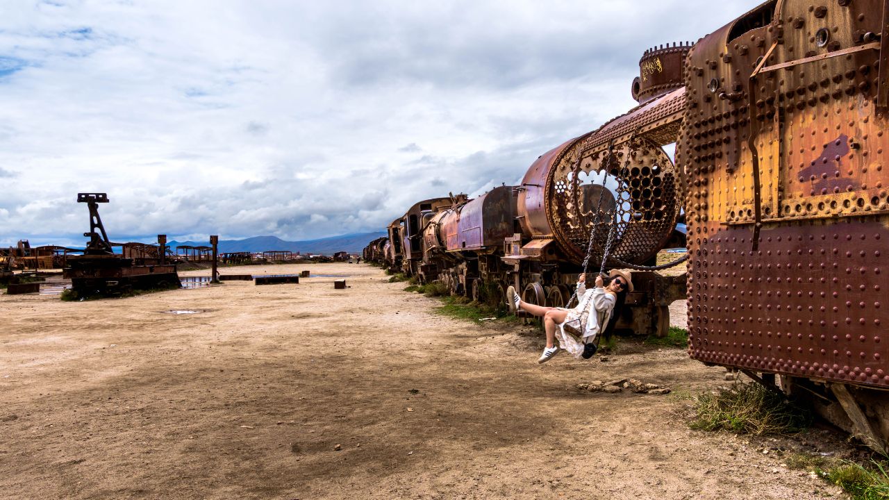 cementerio de trenes uyuni get in peru