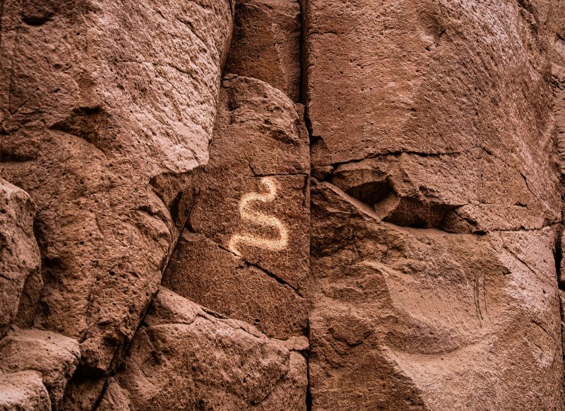 canteras del sillar tour arte rupestre serpiente get in peru