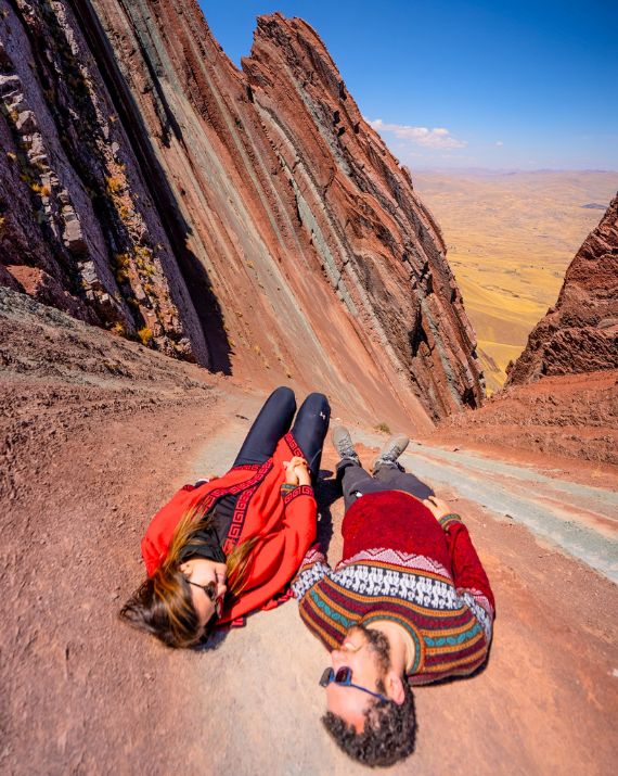 Influencer pareja pallay punchu con get in peru
