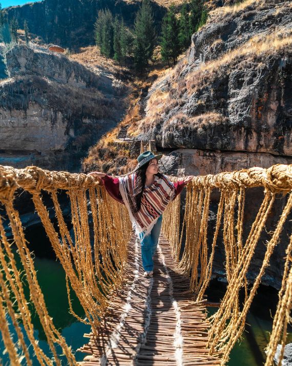 Tour Qeswachaca Full Day con puente inca, lagunas, río y paisajes andinos en Cusco