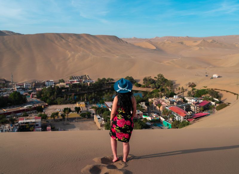 Vista panorámica del oasis desde las dunas de Huacachina